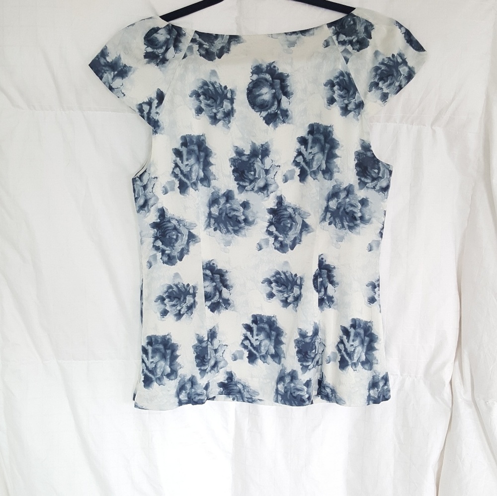 Ann Taylor Silk Top. Size S - Picture 6 of 7